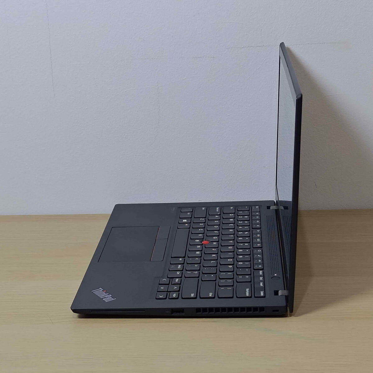 Lenovo Thinkpad T14s Samping Kiri Butik Laptop