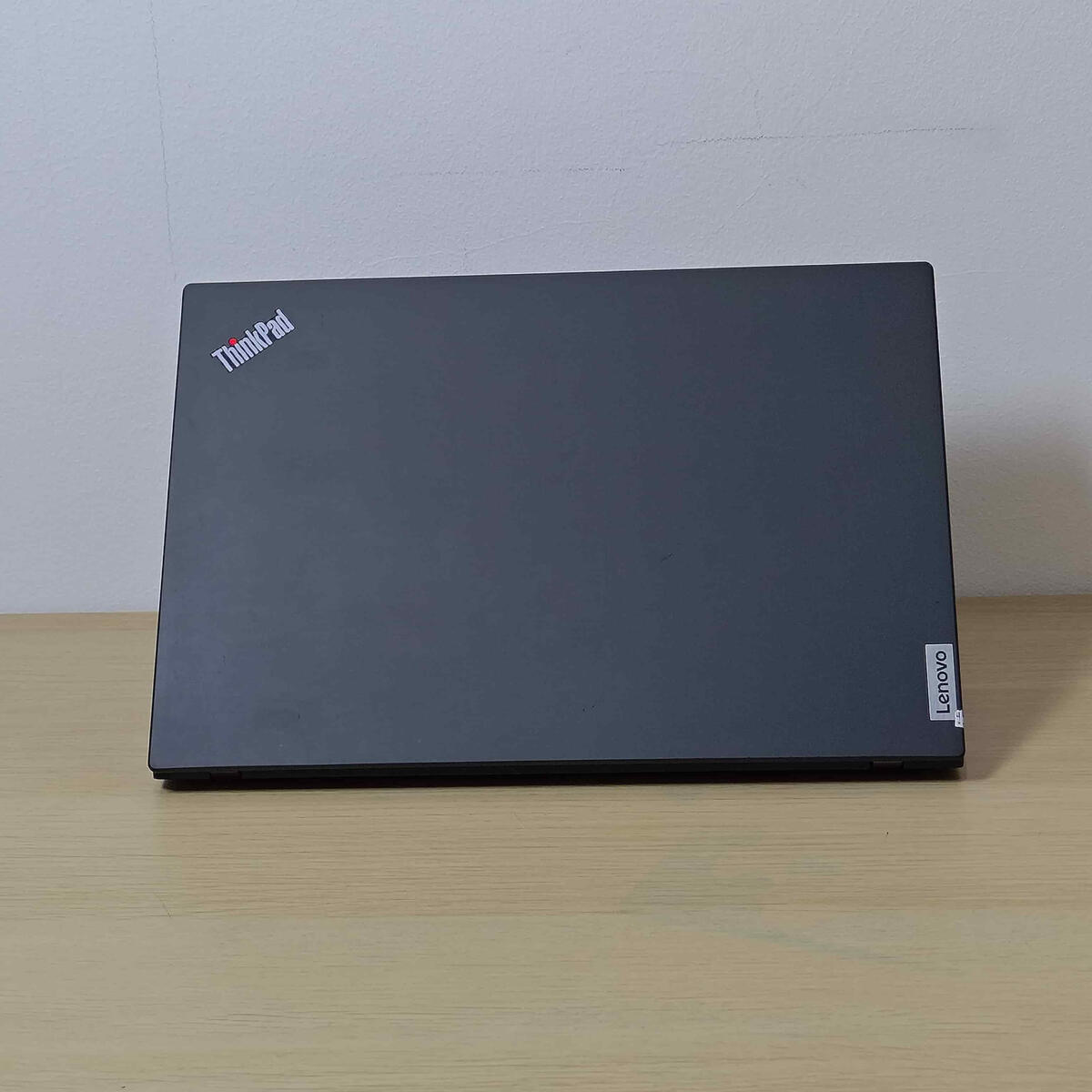 Lenovo Thinkpad T14s Belakang Tengah Butik Laptop